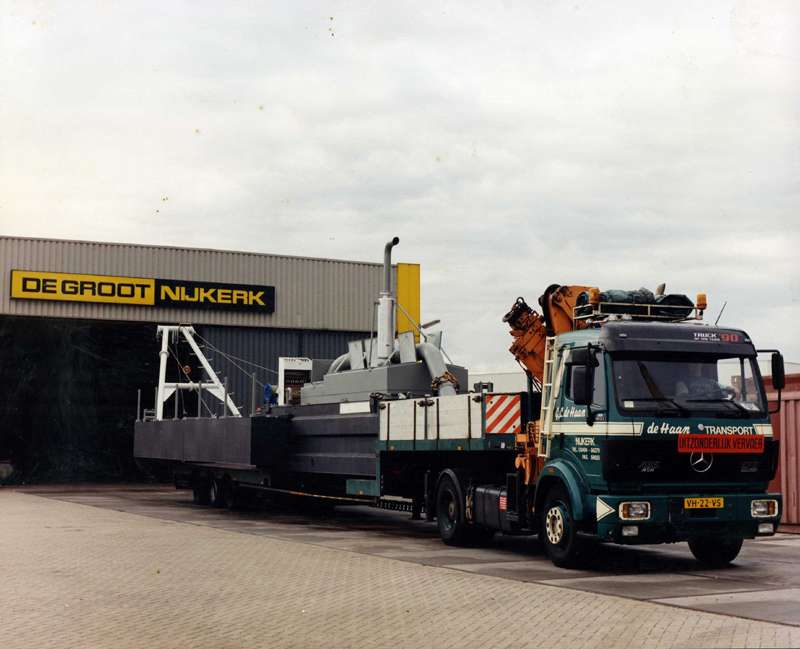 historie-de-haan-transport-Mercedes met semi bij de Groot 800